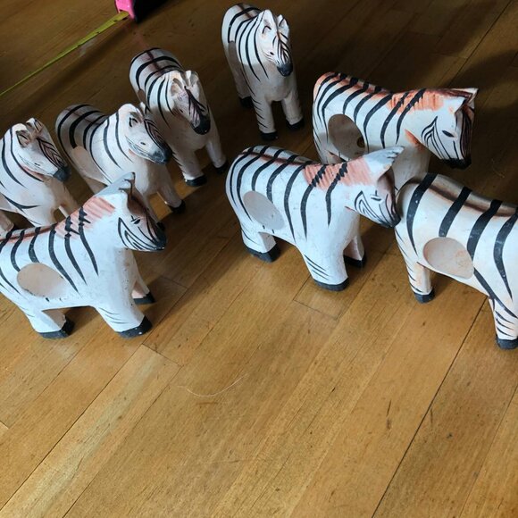 Set of 8 Wooden Napkin Ring Holders Zebra Hand Crafted Painted Vintage - Picture 7 of 12